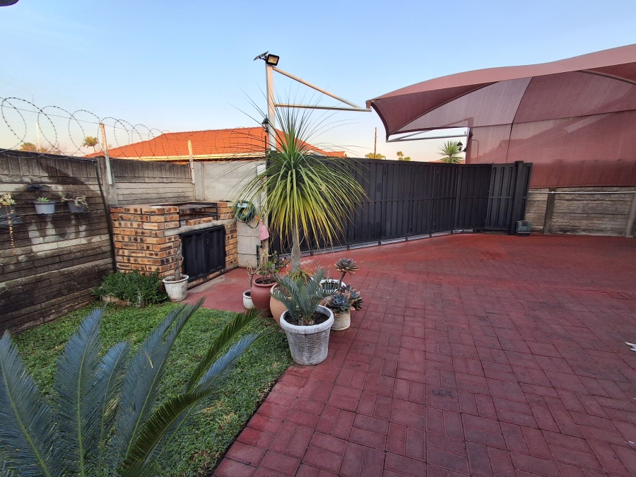 3 Bedroom Property for Sale in Protea Park North West
